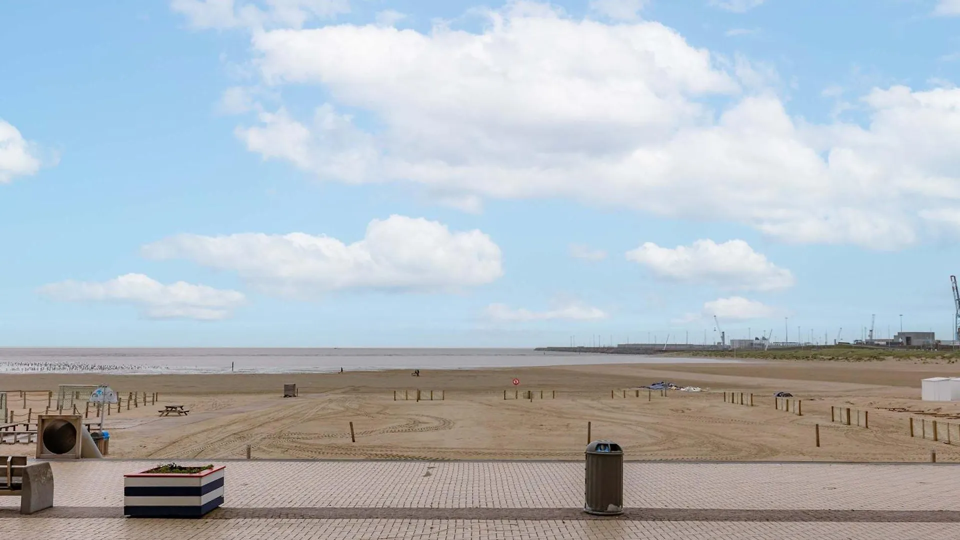 Huswell - Seaview Apartment With Spacious Terrace In Zeebrugge