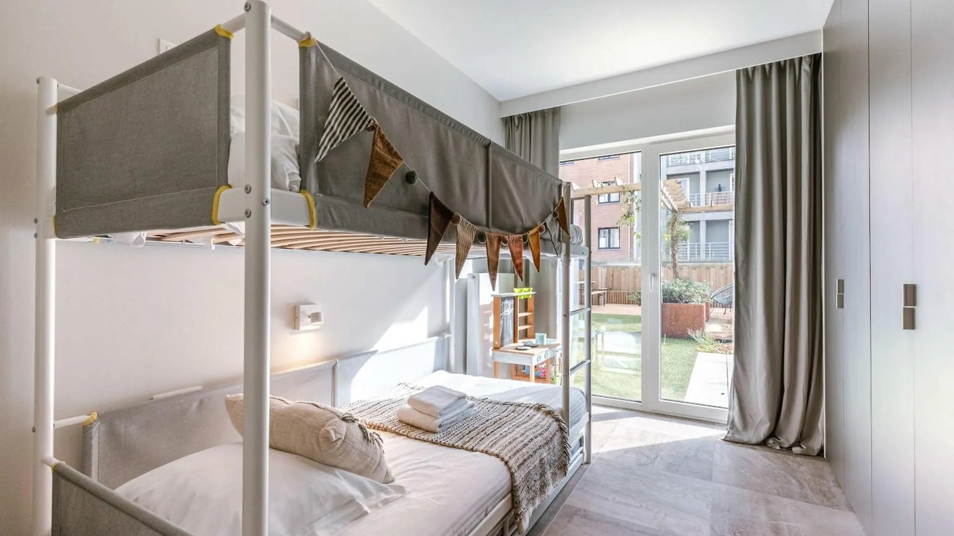 Huswell - Seaview Apartment With Spacious Terrace In Zeebrugge